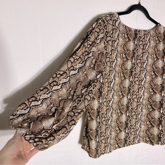 5/$25 Women’s Brown Reptile Print Snake Print Bubble Sleeve Blouse M - Picture 5 of 13